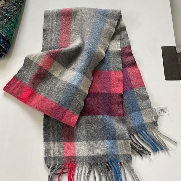 Cashmere scarf Unisex plaid, gray blue like new no smoking. Soft - Picture 4 of 6